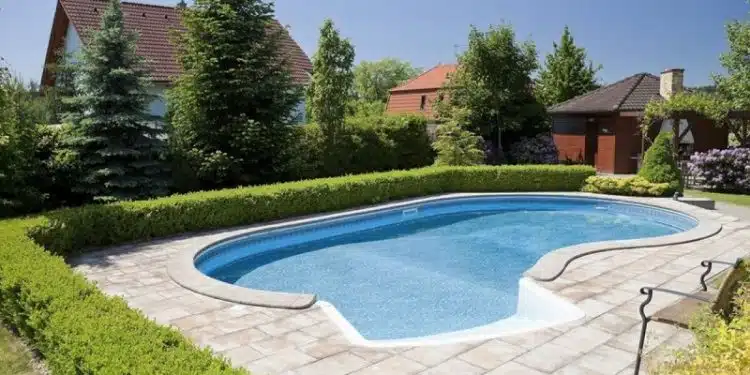 Pourquoi faire fabriquer sa piscine en résine