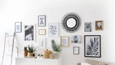 décorer un mur blanc de salon 