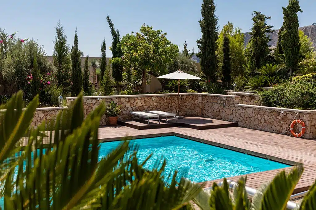 faire fabriquer sa piscine en résine