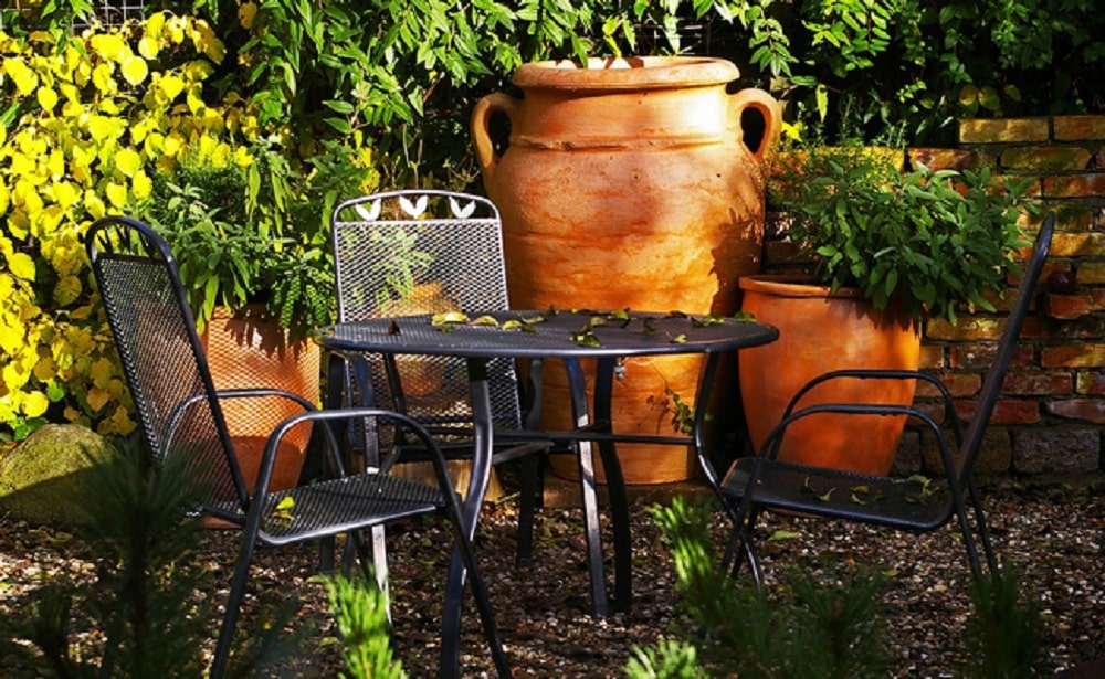 installer une table salon de jardin