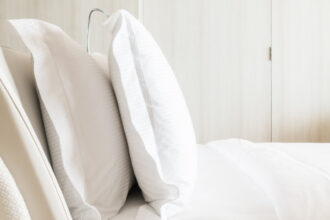 Linge de lit en lin lavé : confort et style pour une décoration intérieure inspirée