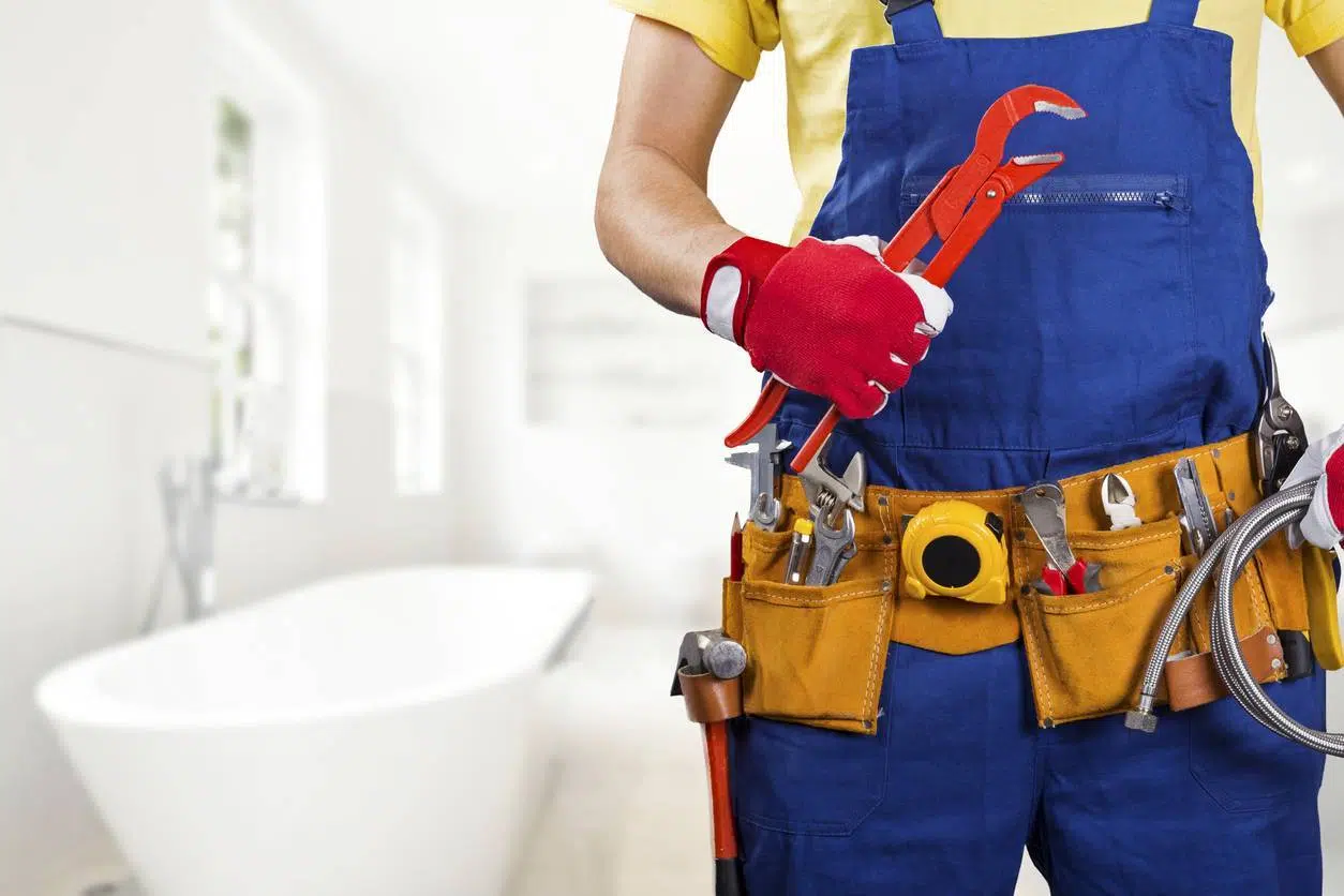 plombier professionnel pour résoudre problème mauvaise odeur salle de bain