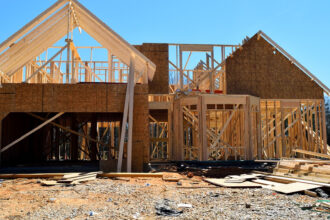 Performances thermiques des ossatures bois : un choix clé pour une construction durable !