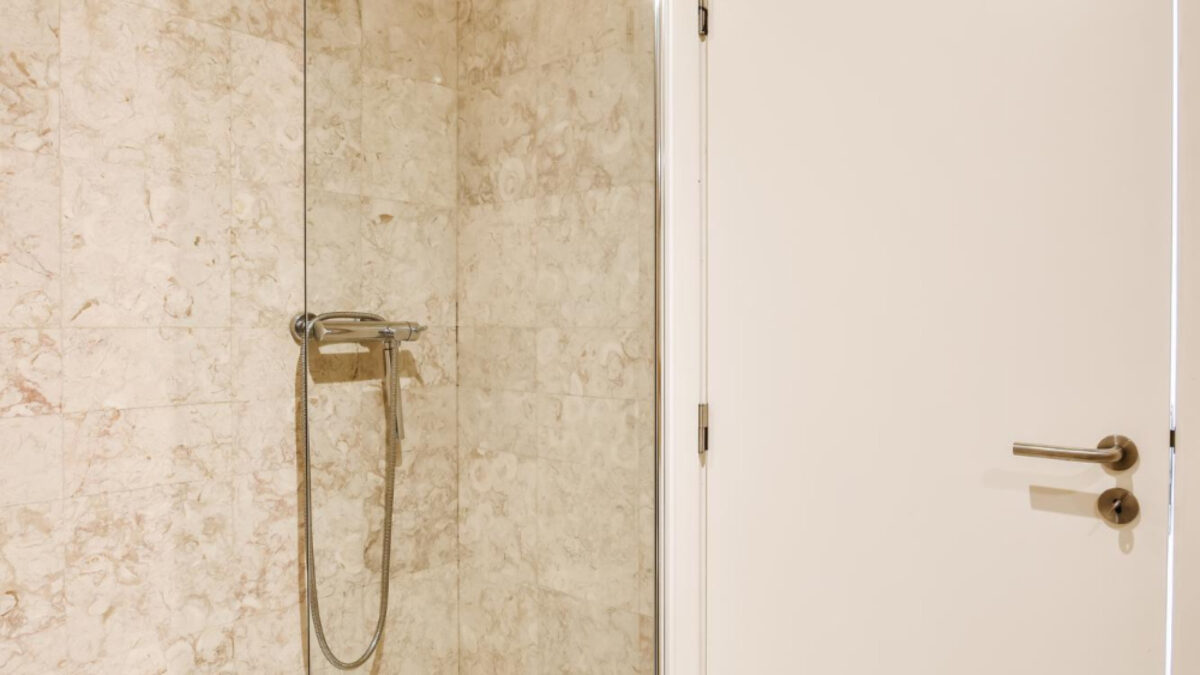 Pourquoi opter pour une paroi de douche à l'italienne en verre ?