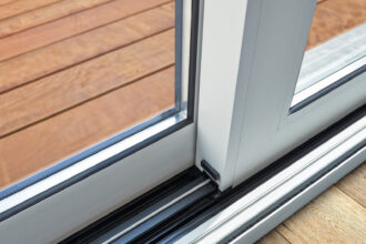 Profilé PVC : un matériau polyvalent pour la construction et la décoration intérieure