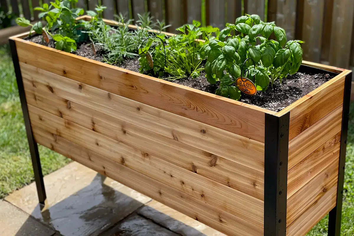 protéger l'intérieur d'une jardinière en bois