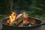 feu de bois en extérieur
